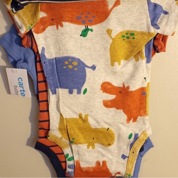 Carters Short Sleeve Onesies 5 pack - Picture 4 of 6